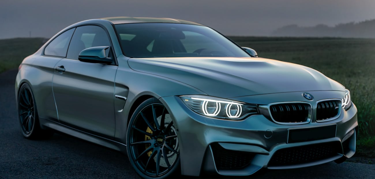BMW en la carretera, listo para detailing KINO